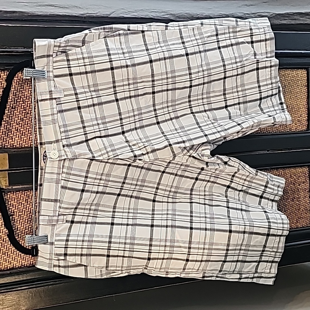 2 Pairs of Plaid Shorts - Picture 5 of 7